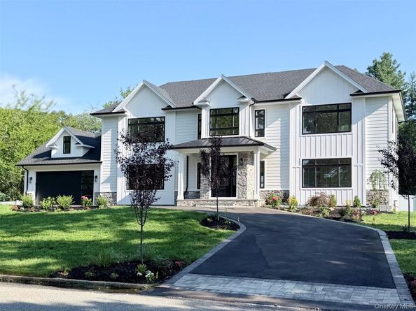 11 Edcris Lane, Huntington NY 11743