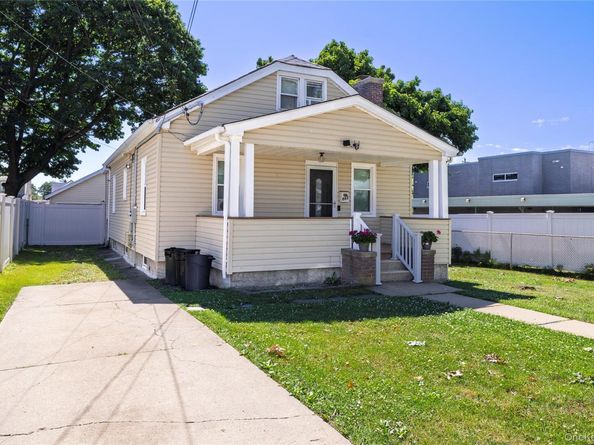 843 Davis Avenue, Uniondale NY 11553