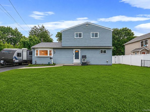 40 E Oakdale Street, Bay Shore NY 11706
