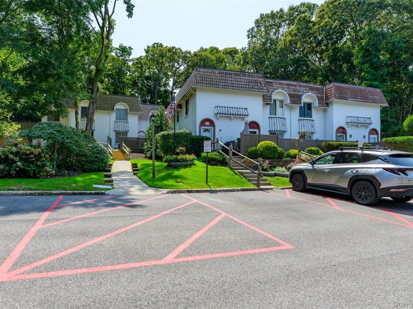 297 Brettonwoods Drive, Coram NY 11727
