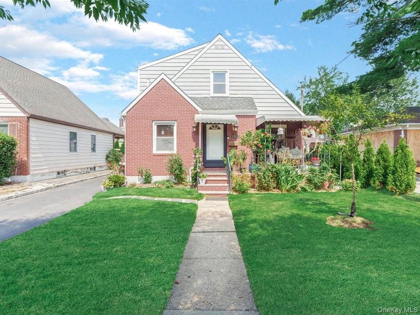 1517 Falmouth Avenue, New Hyde Park NY 11040
