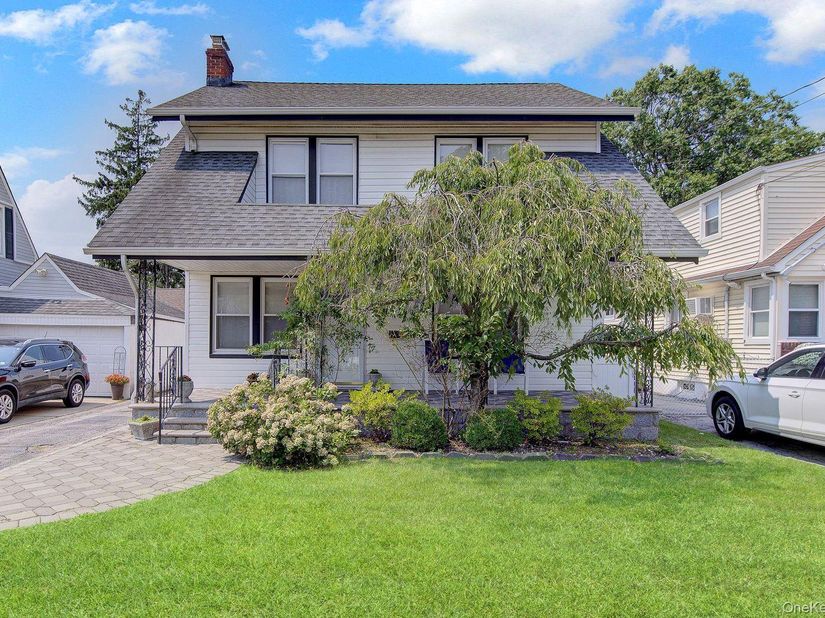 9 Christabel Street, Lynbrook NY 11563