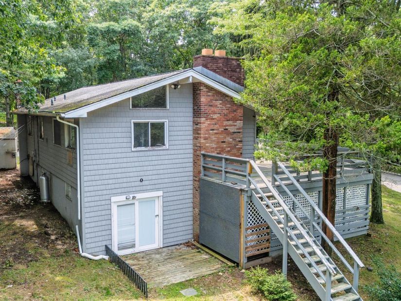 142 Fish Cove Road, Southampton NY 11968