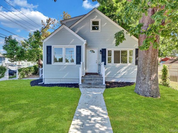 863 Prospect Avenue, Westbury NY 11590