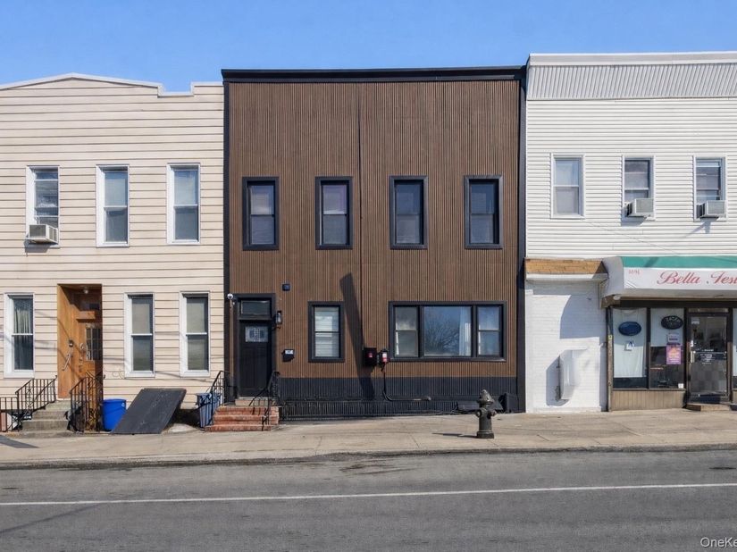 6089 54th Street, Maspeth NY 11378