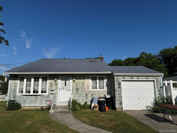 5 Lion Lane, North Babylon NY 11703
