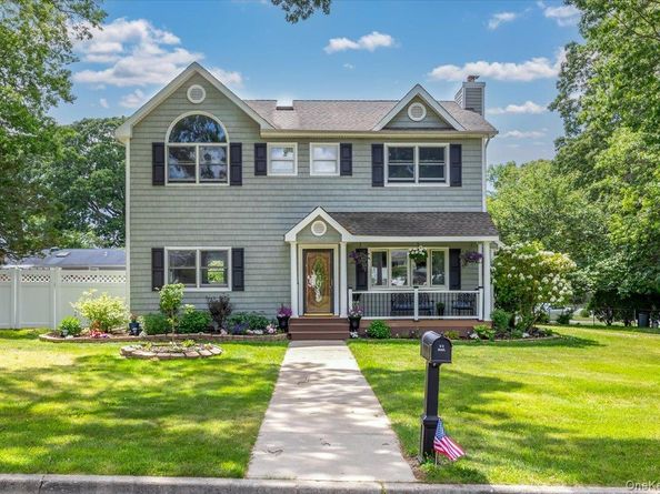 88 Orienta Avenue, Lake Grove NY 11755