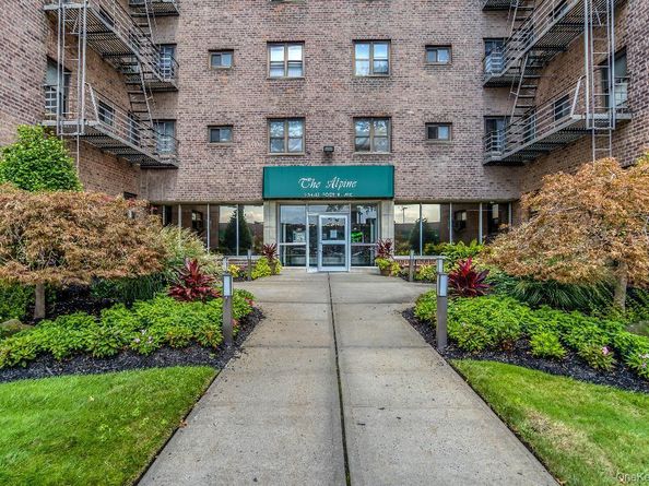 204-15 Foothill Avenue B44, Hollis NY 11423