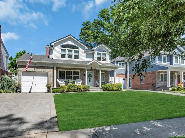 12 Pinewood Lane, New Hyde Park NY 11040
