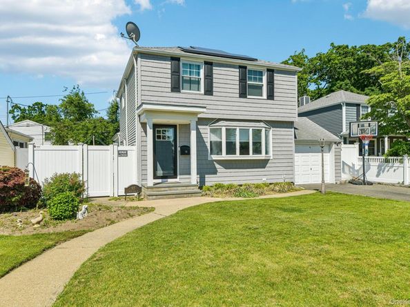 93 Crest Road W, Merrick NY 11566