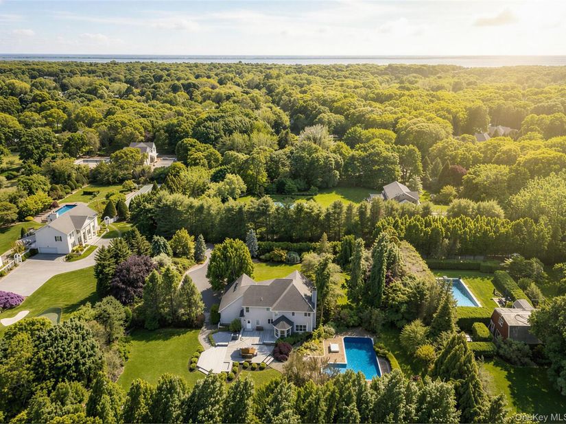 196 S Country Road, Remsenburg NY 11960
