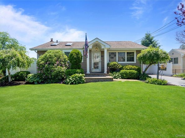 86 Claremont Avenue, West Babylon NY 11704