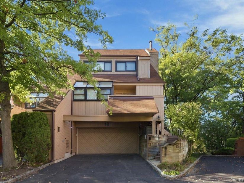 19 John Bean Court, Port Washington NY 11050