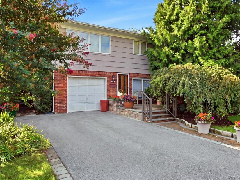 2554 Linden Lane, Merrick NY 11566