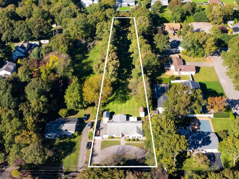 85 Robinson Avenue, Medford NY 11763