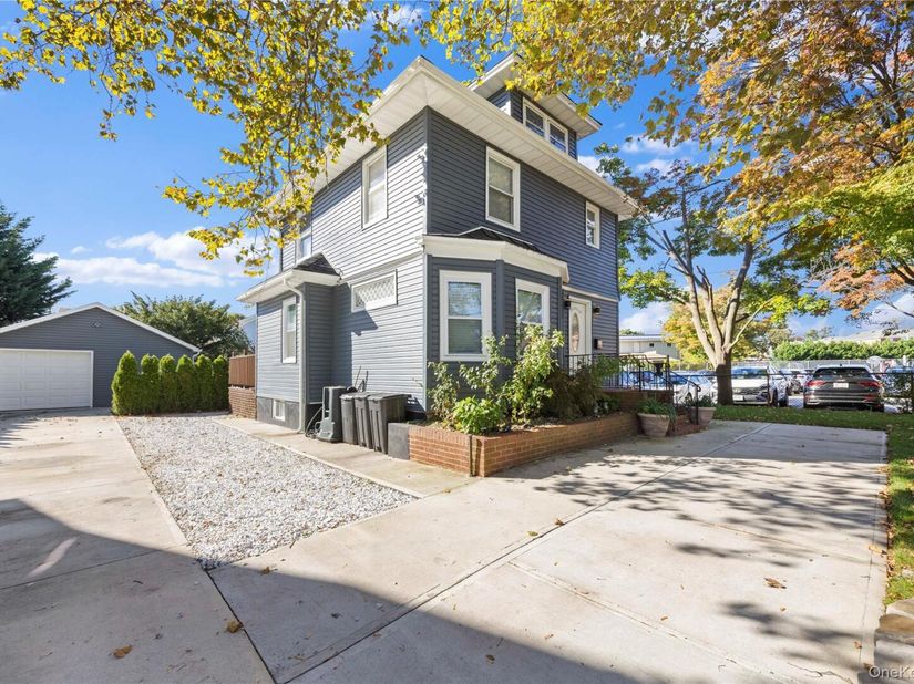 61 1st Street, East Rockaway NY 11518