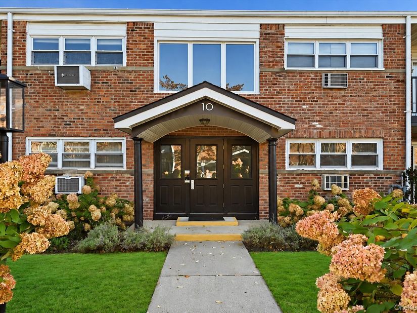 10 Ivy Street 5A, Farmingdale NY 11735