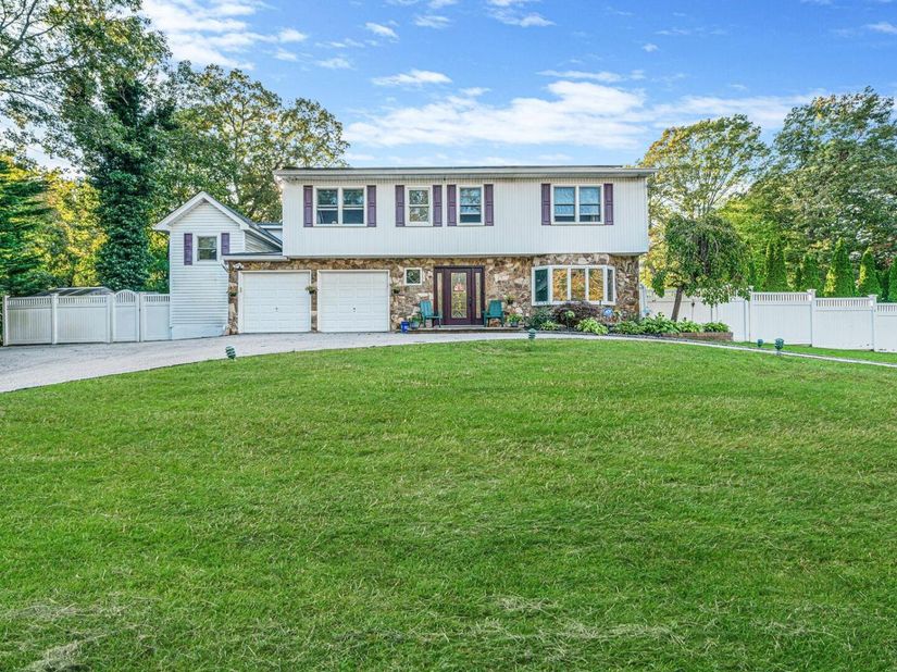 2 Alfred Lane, Kings Park NY 11754