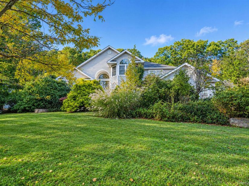9 Cobbler Lane, East Setauket NY 11733