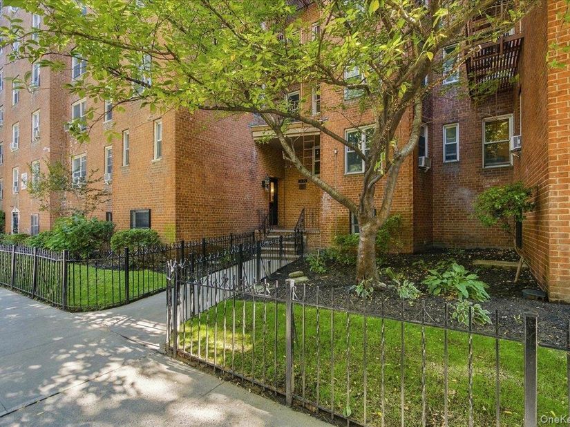 3325 81 Street 2E, Jackson Heights NY 11372