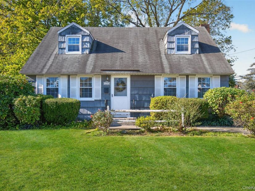 35 Ross Lane, East Norwich NY 11732