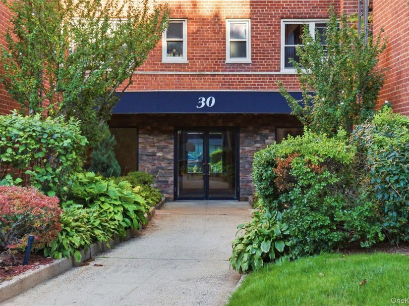 30 N Broadway 2E, White Plains NY 10601