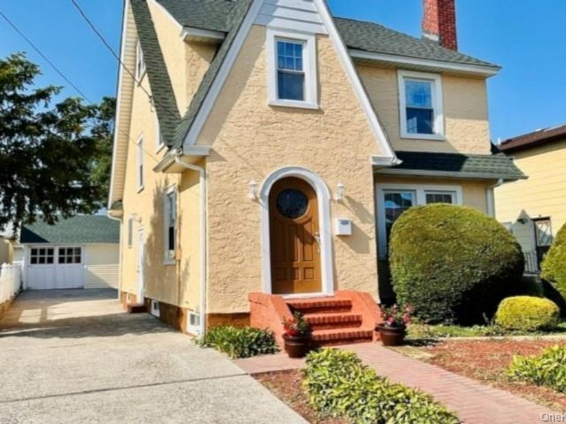 1424 Kiefer Avenue, Elmont NY 11003