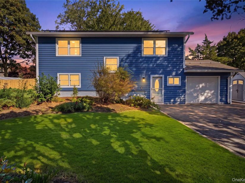 23 Dave Lane, South Setauket NY 11720