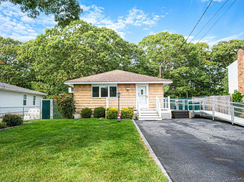 87 Somerset Avenue, Mastic NY 11950