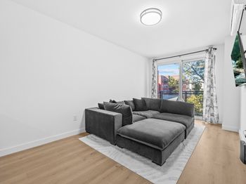 618 Ave H