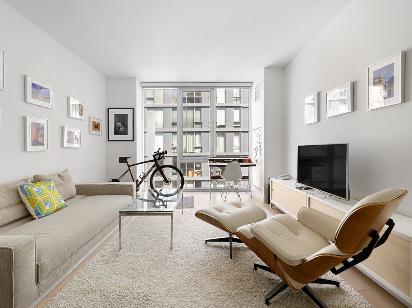 545 West 48th Street 404S, New York NY 10036