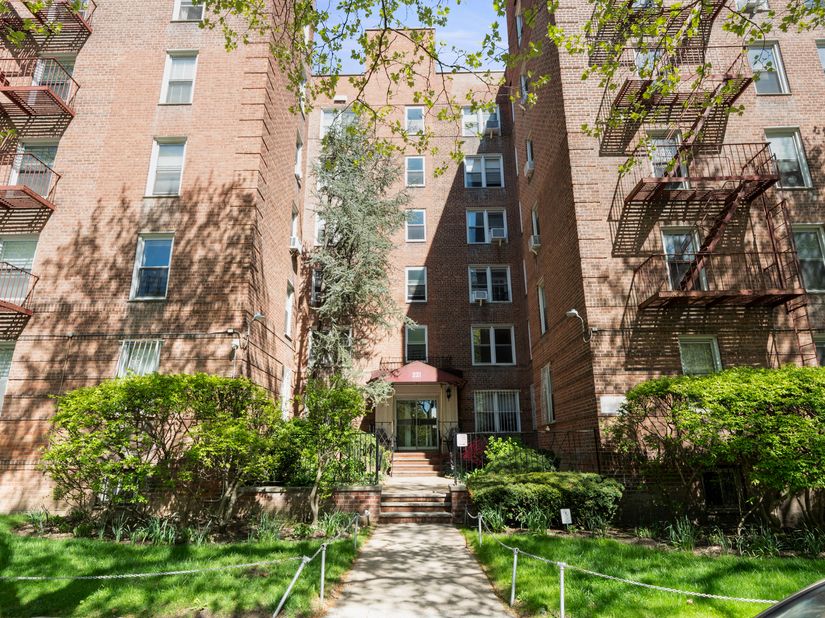 221 Mcdonald Avenue 4N, Brooklyn NY 11218