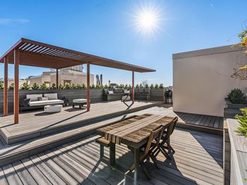 27-28 Thomson Avenue