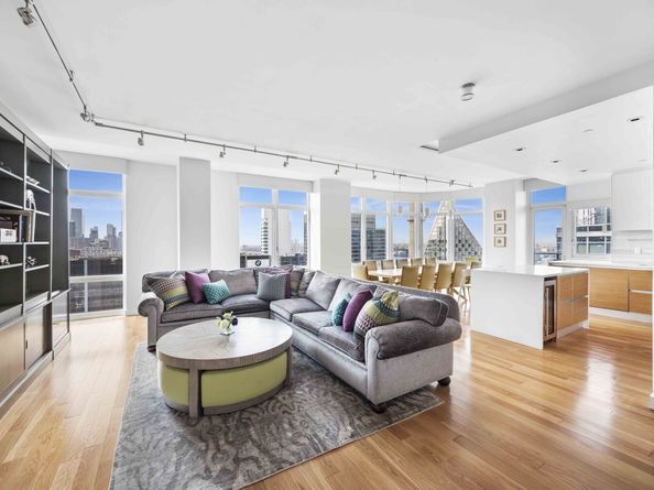 555 West 59th Street 32B, New York NY 10019