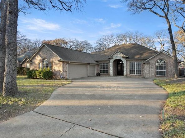 1409  Spinnaker Lane , Azle Texas 76020