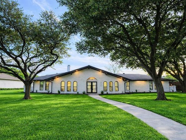 6826  Town Bluff Drive , Dallas Texas 75248