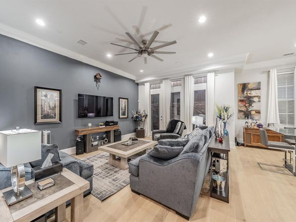 7333  Valley View Lane  902, Dallas Texas 75240