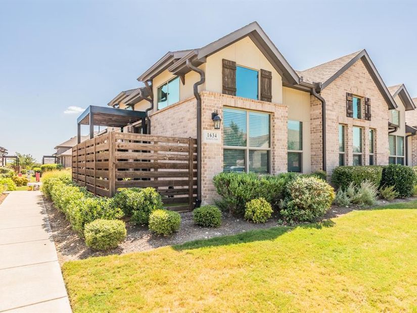 1634  Dewberry Lane , Garland Texas 75042