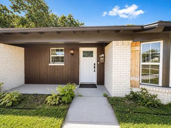 102 E Highland Drive 