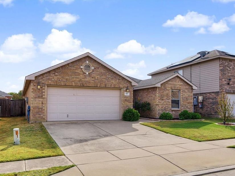 821  Green Heath Avenue , Fort Worth Texas 76120