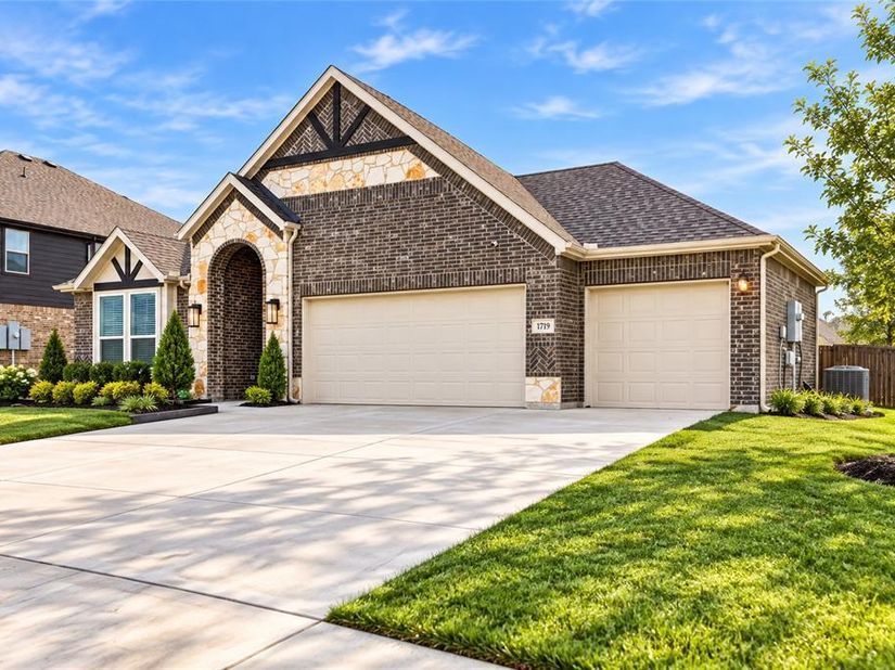 1719  Newport Lane , Cedar Hill Texas 75104