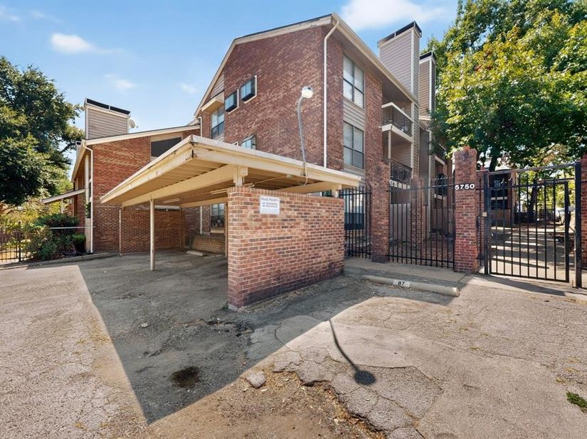 5750  Phoenix Drive  6, Dallas Texas 75231