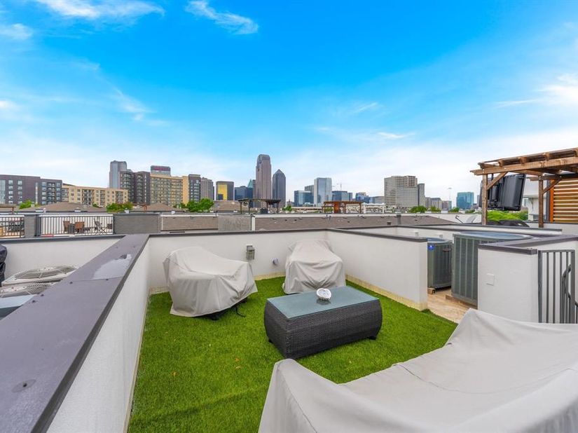 734  Cannen John Lane , Dallas Texas 75204