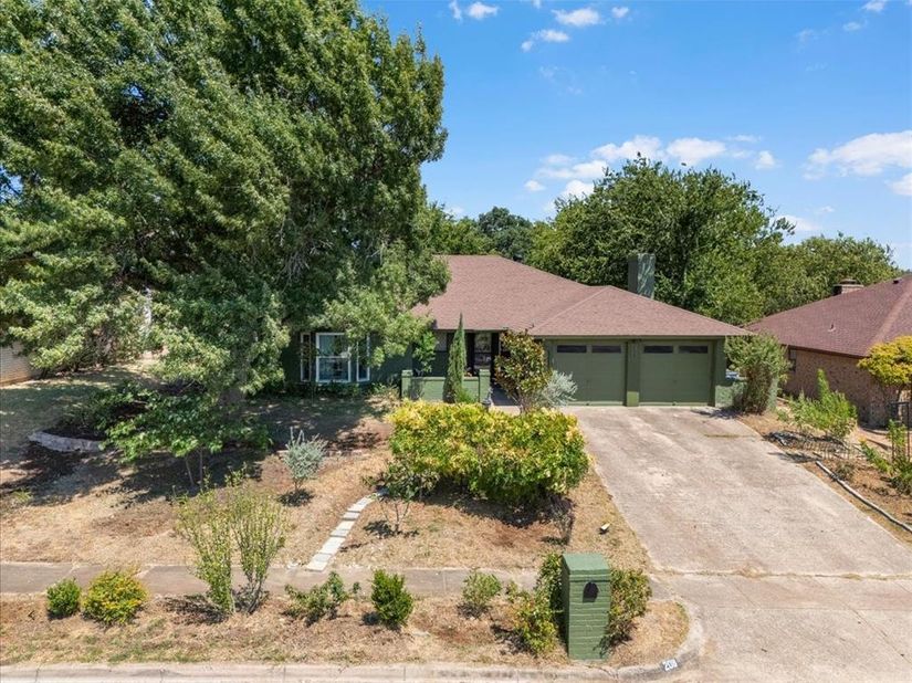 208  Pebblestone Drive , Benbrook Texas 76126