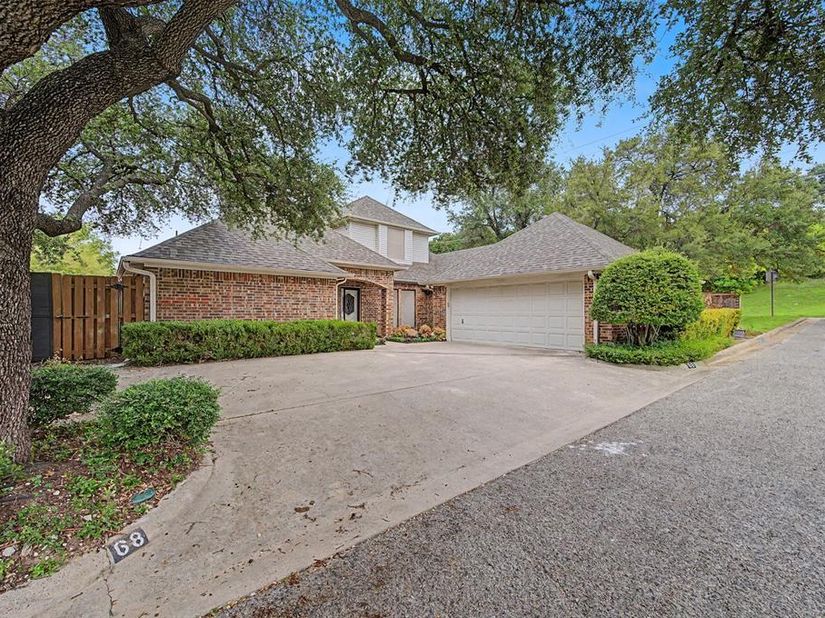 68  Legend Road , Benbrook Texas 76132