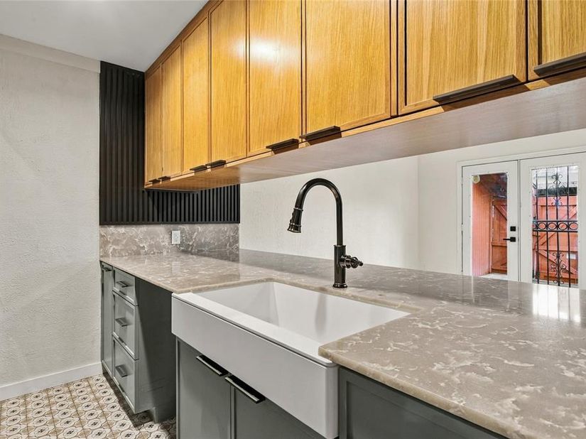 7125  Fair Oaks Avenue  12, Dallas Texas 75231