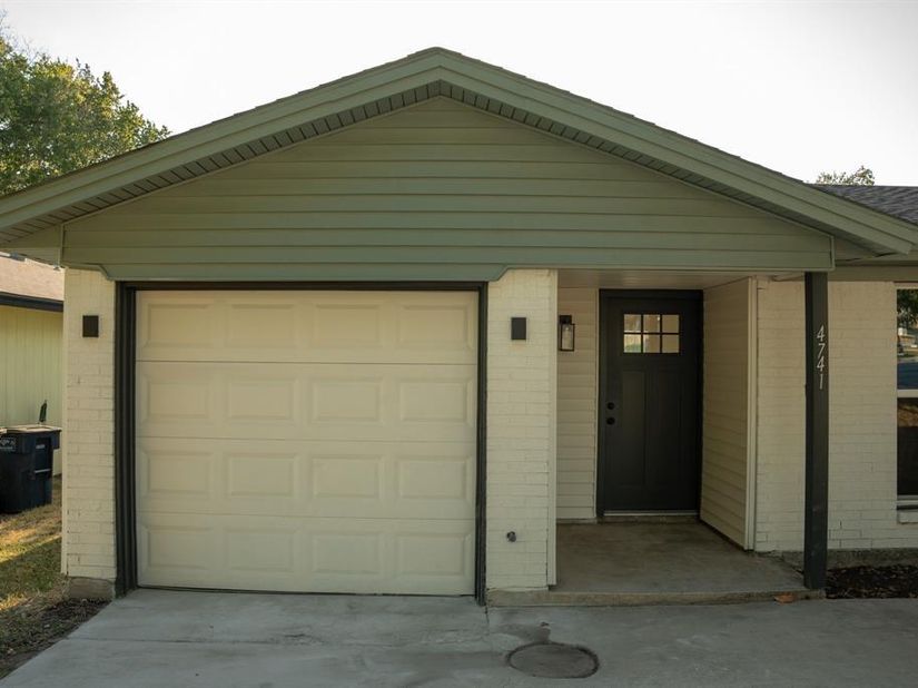 4741  Mccart Avenue , Fort Worth Texas 76115