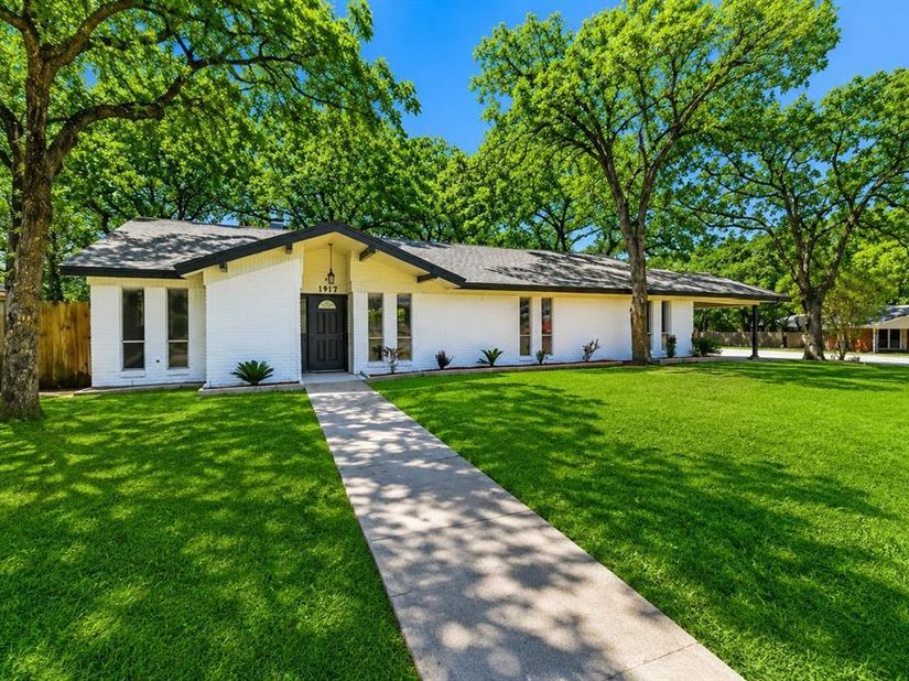 1917  Toplea Drive , Euless Texas 76040