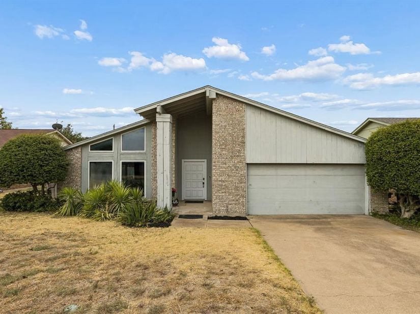 7012  Woodacre Road , Fort Worth Texas 76133