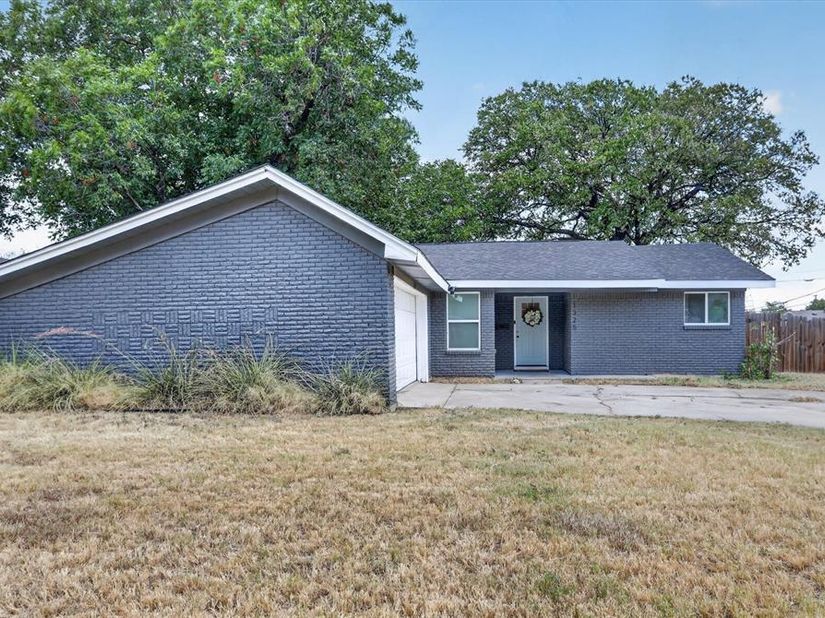 1325  Cloverdale Drive , Fort Worth Texas 76134